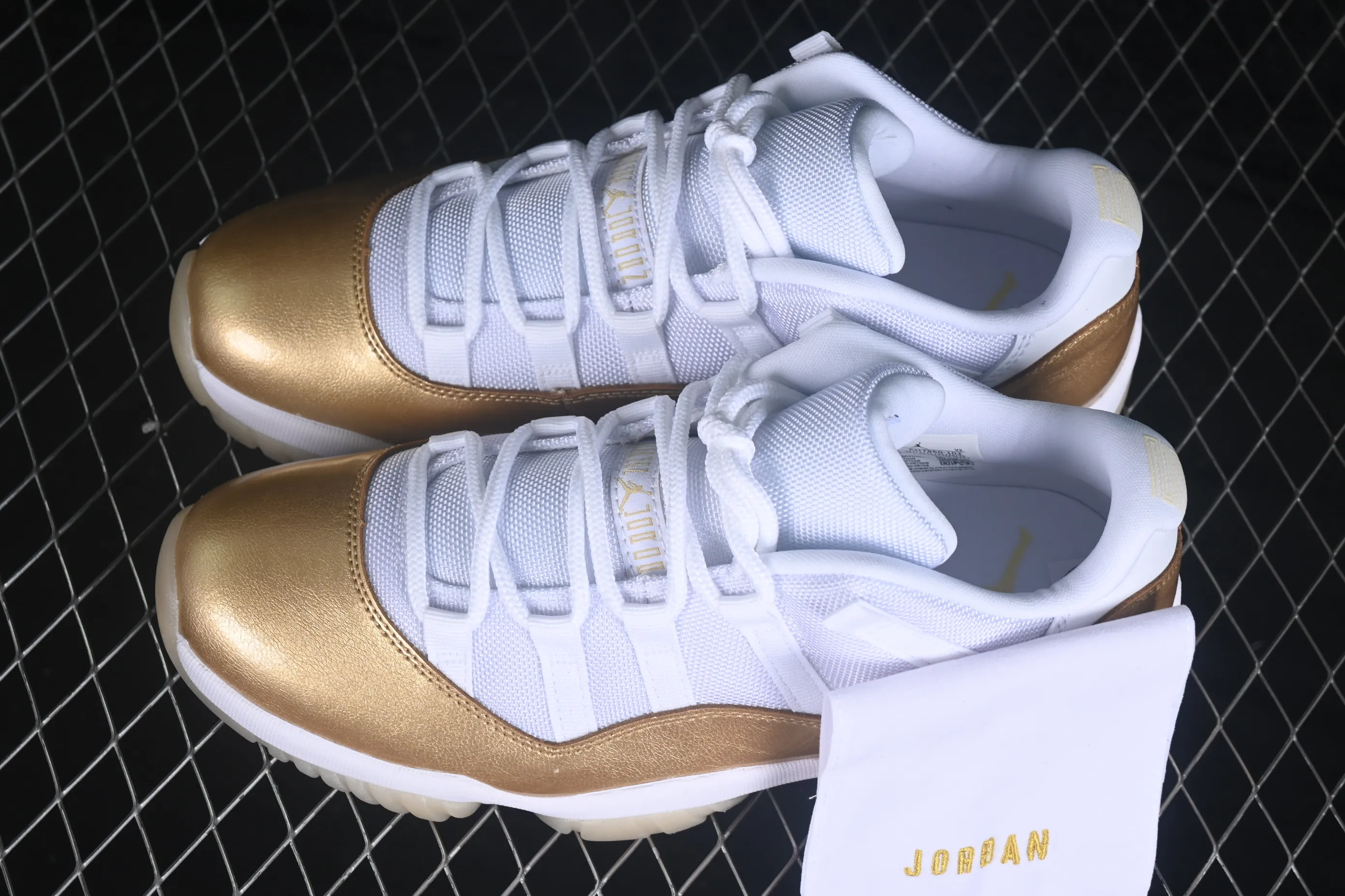 All categories Air Jordan Jordan series basketball shoes Air Jordan 11 F version Air Jordan 11 Low "Metallic Gold" AJ11 Joe 11 Platinum AH7860-102